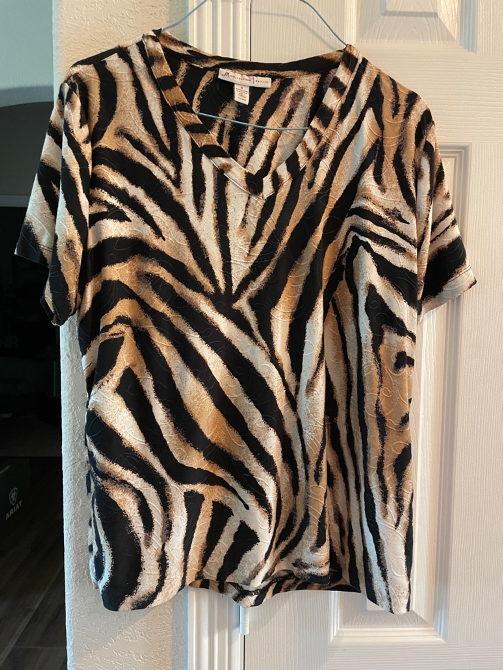 JM Collection animal print V NECK short sleeve top Petite XL
